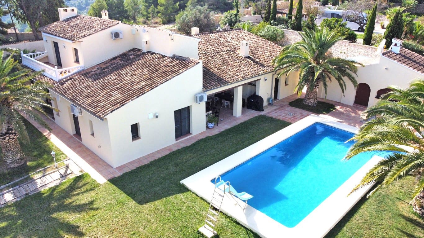 7 bedroom Villa for sale in Benissa with pool garage - € 995,000 (Ref: 4612572)