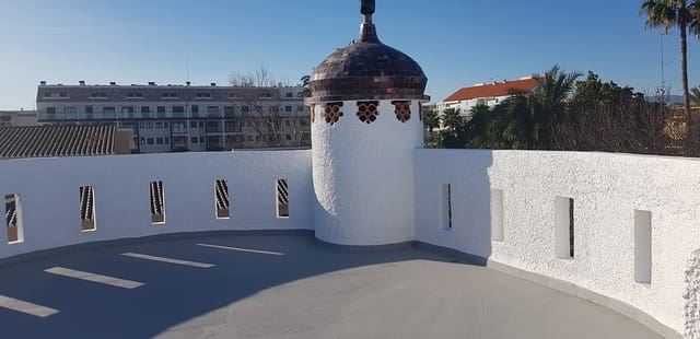 7 quarto Moradia para venda em Dénia com piscina garagem - 600 000 € (Ref: 4612582)