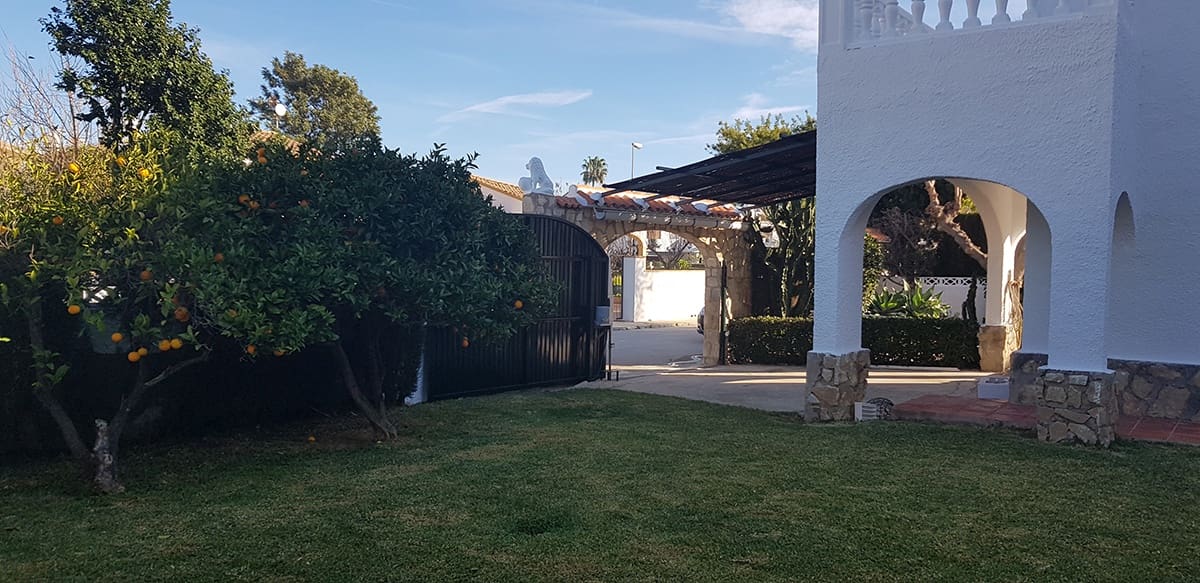 7 quarto Moradia para venda em Denia com piscina garagem - 600 000 € (Ref: 4612582)