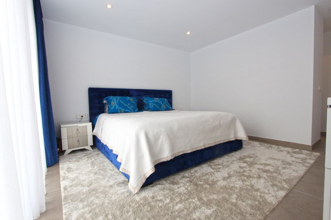 4 bedroom Villa for sale in Moraira with pool garage - € 1,100,000 (Ref: 5563367)