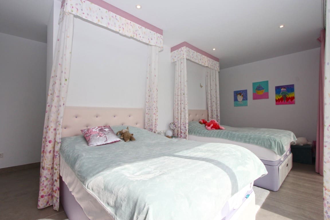 4 bedroom Villa for sale in Moraira with pool garage - € 1,100,000 (Ref: 5563367)