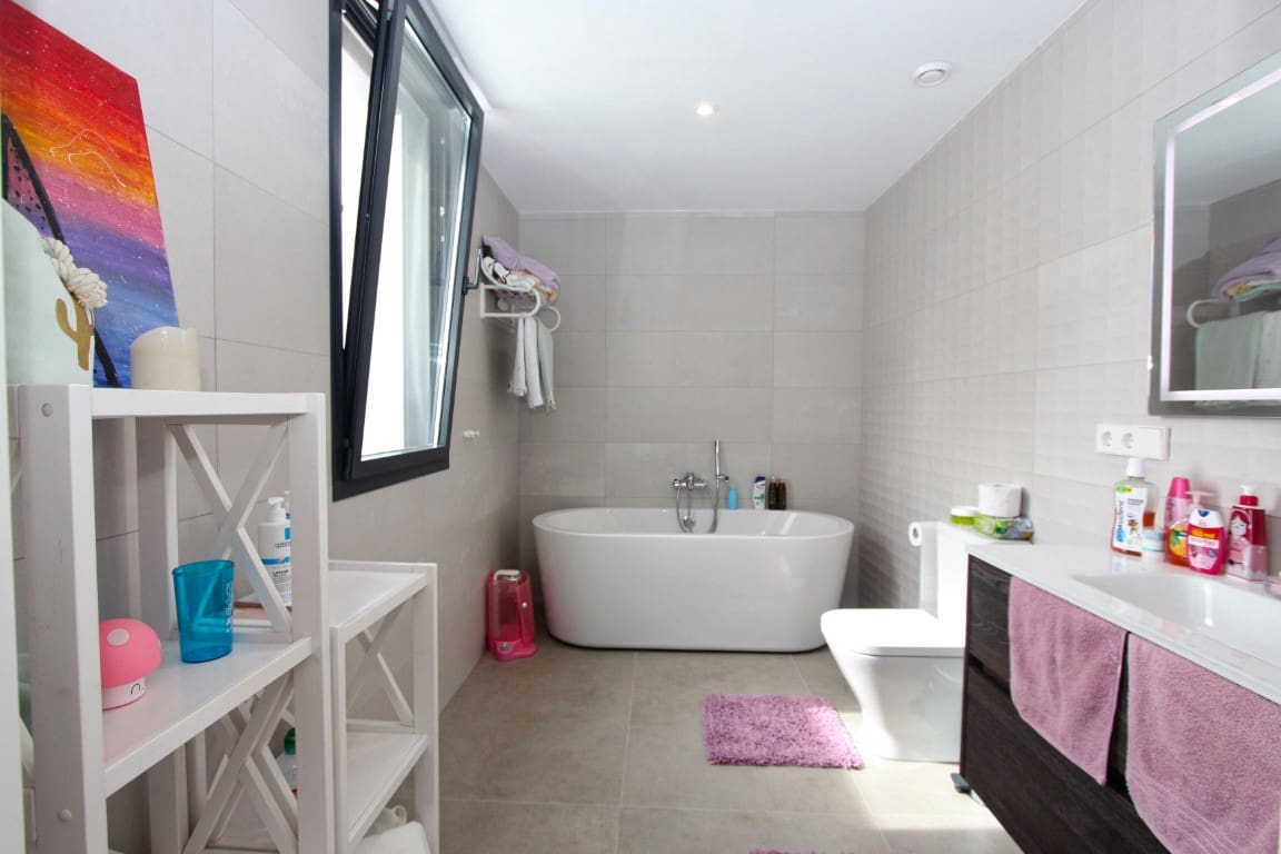 4 bedroom Villa for sale in Moraira with pool garage - € 1,100,000 (Ref: 5563367)