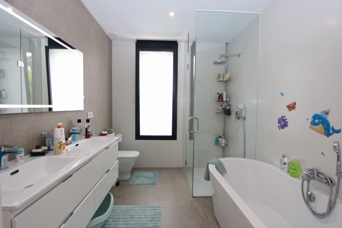 4 bedroom Villa for sale in Moraira with pool garage - € 1,100,000 (Ref: 5563367)