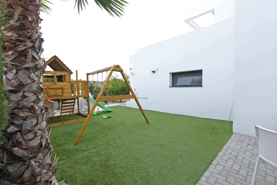 4 bedroom Villa for sale in Moraira with pool garage - € 1,100,000 (Ref: 5563367)