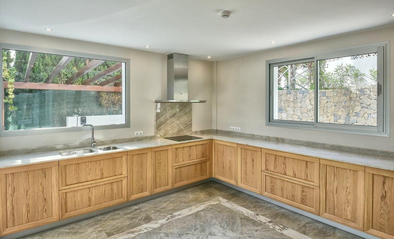 3 bedroom Villa for sale in Calpe / Calp with pool garage - € 3,200,000 (Ref: 5563371)