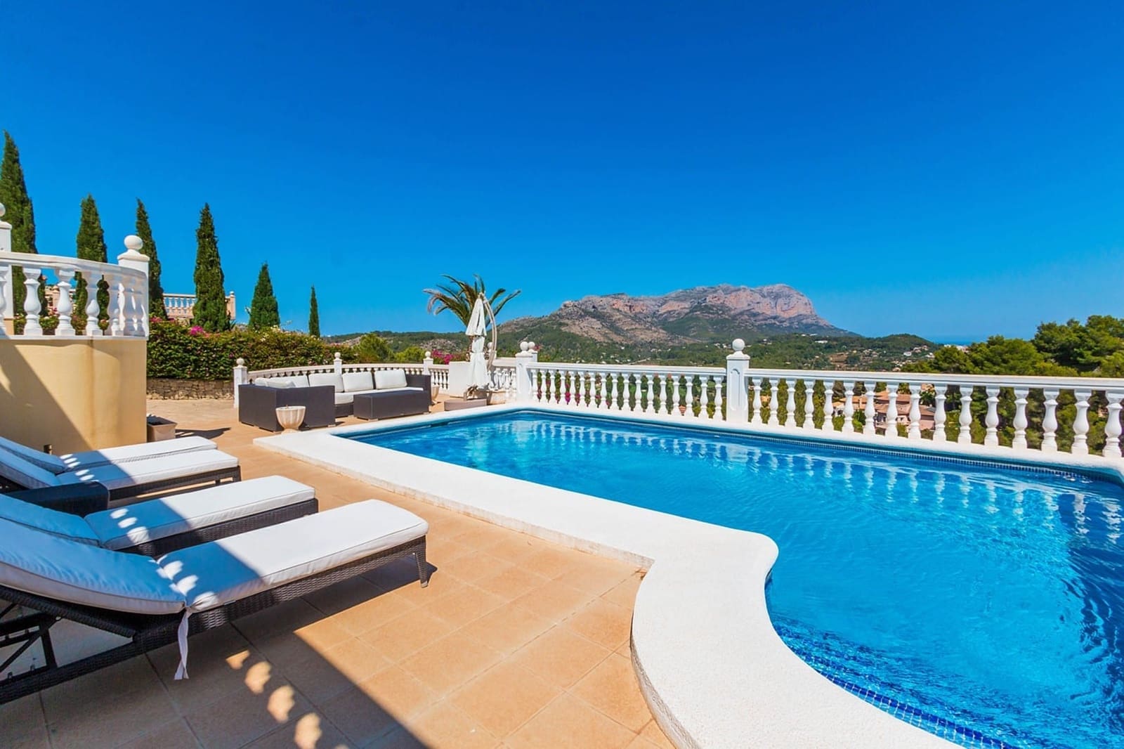 6 bedroom Villa for sale in Denia with pool garage - € 1,450,000 (Ref: 5563382)