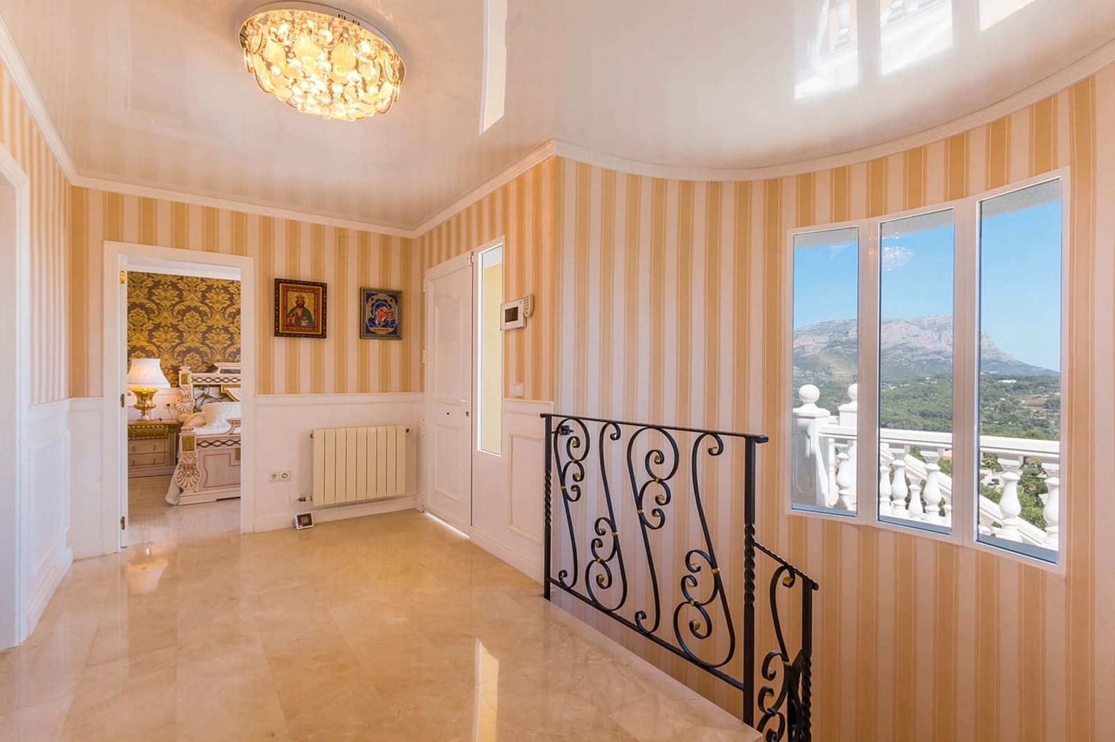 6 bedroom Villa for sale in Denia with pool garage - € 1,450,000 (Ref: 5563382)