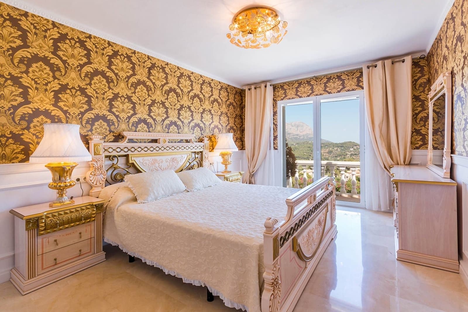 6 bedroom Villa for sale in Denia with pool garage - € 1,450,000 (Ref: 5563382)