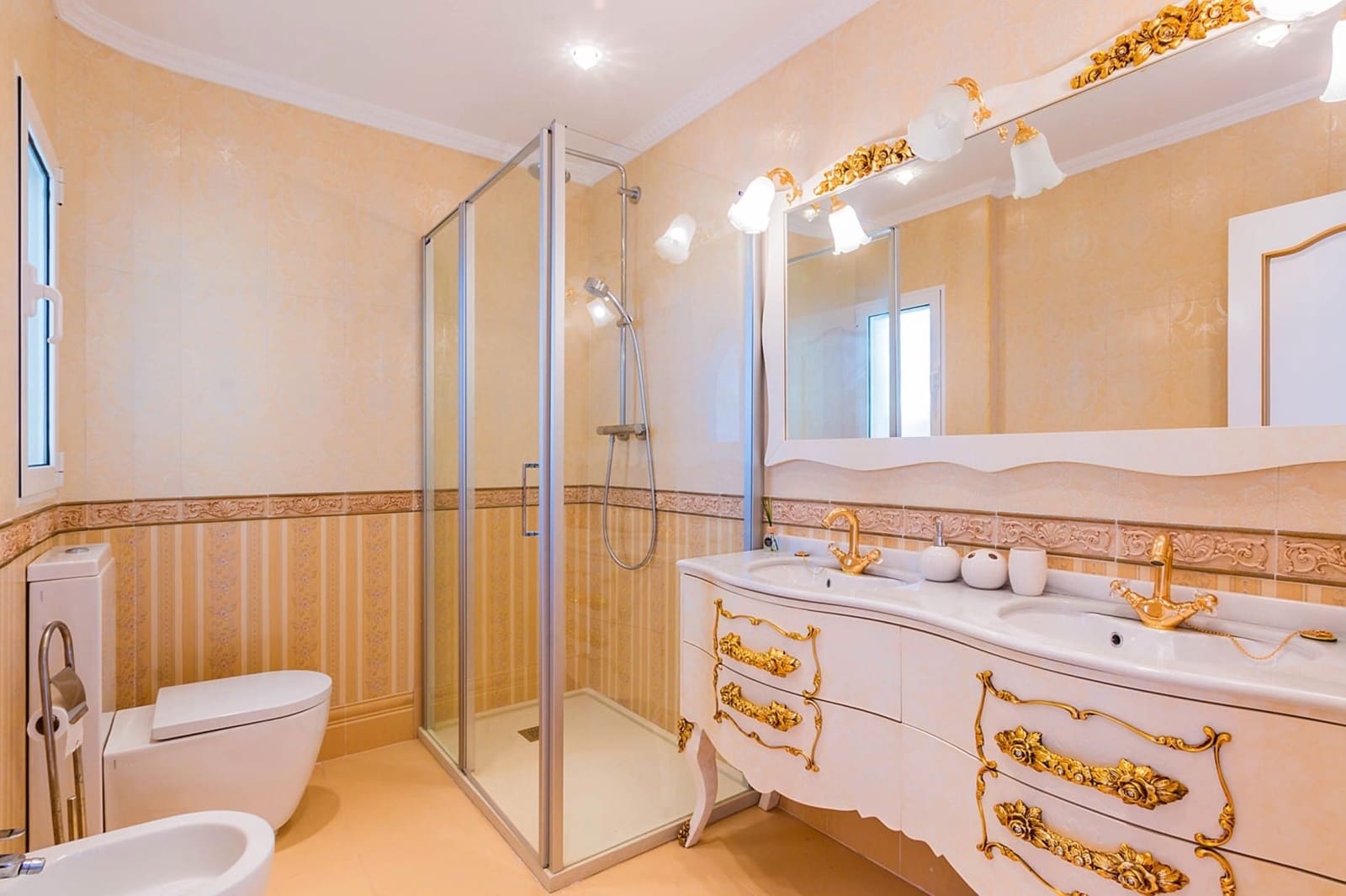 6 bedroom Villa for sale in Denia with pool garage - € 1,450,000 (Ref: 5563382)