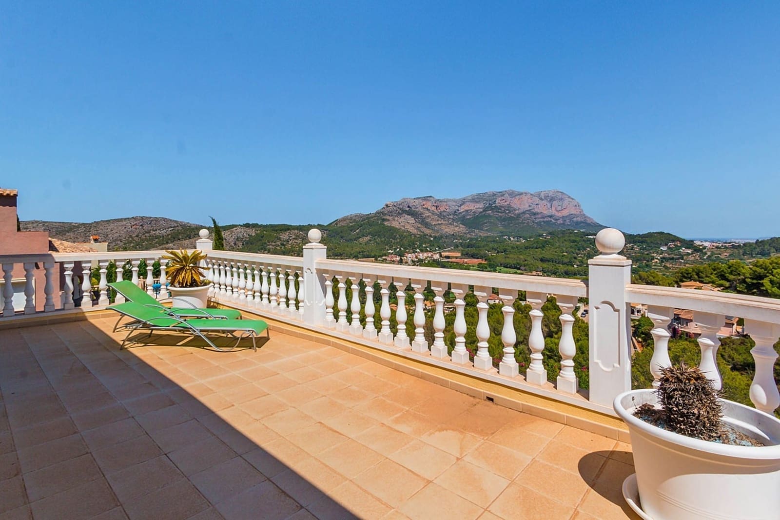 6 bedroom Villa for sale in Denia with pool garage - € 1,450,000 (Ref: 5563382)