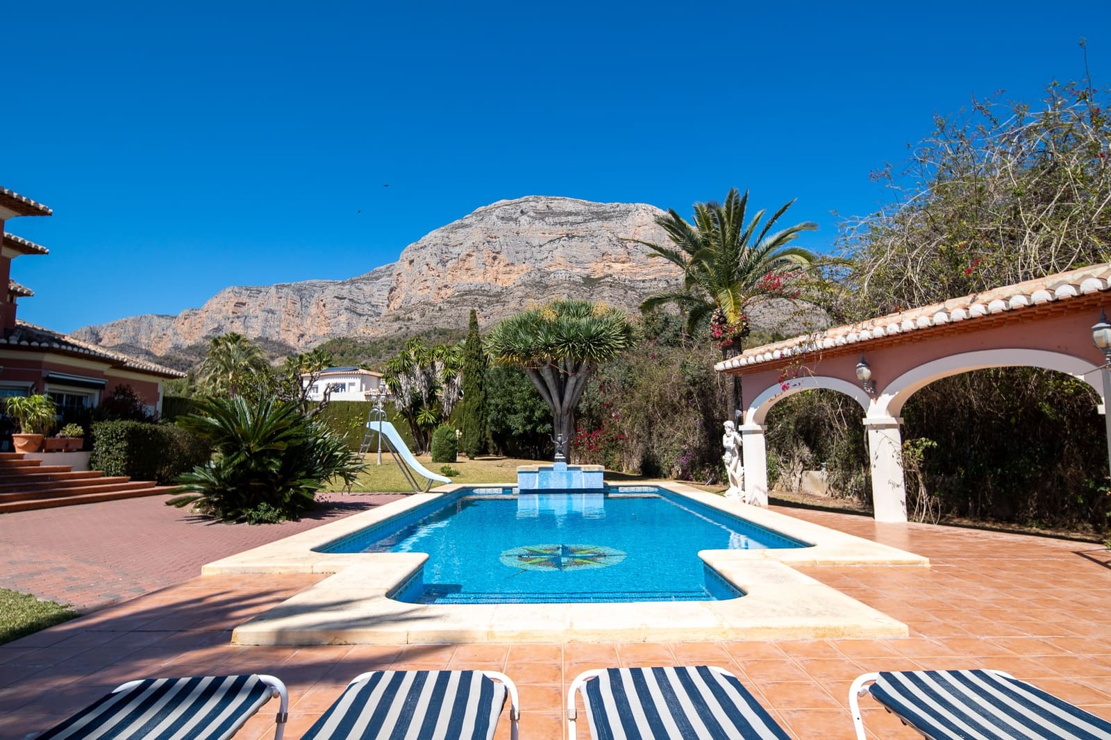 8 chambre Villa/Maison à vendre à Javea / Xabia avec piscine garage - 1 550 000 € (Ref: 5563562)