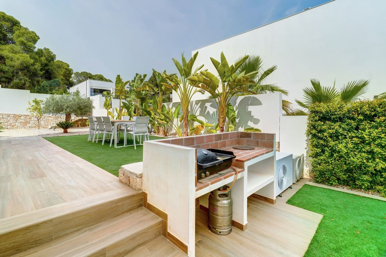 4 bedroom Villa for sale in Moraira with pool - € 1,200,000 (Ref: 5563661)