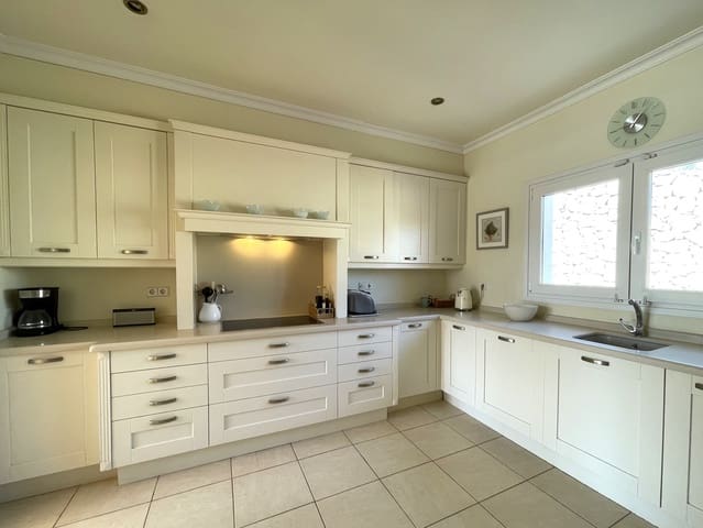 5 sypialnia Willa na sprzedaż w Moraira, Teulada-Moraira z basenem garażem - 825 000 € (Ref: 5563697)