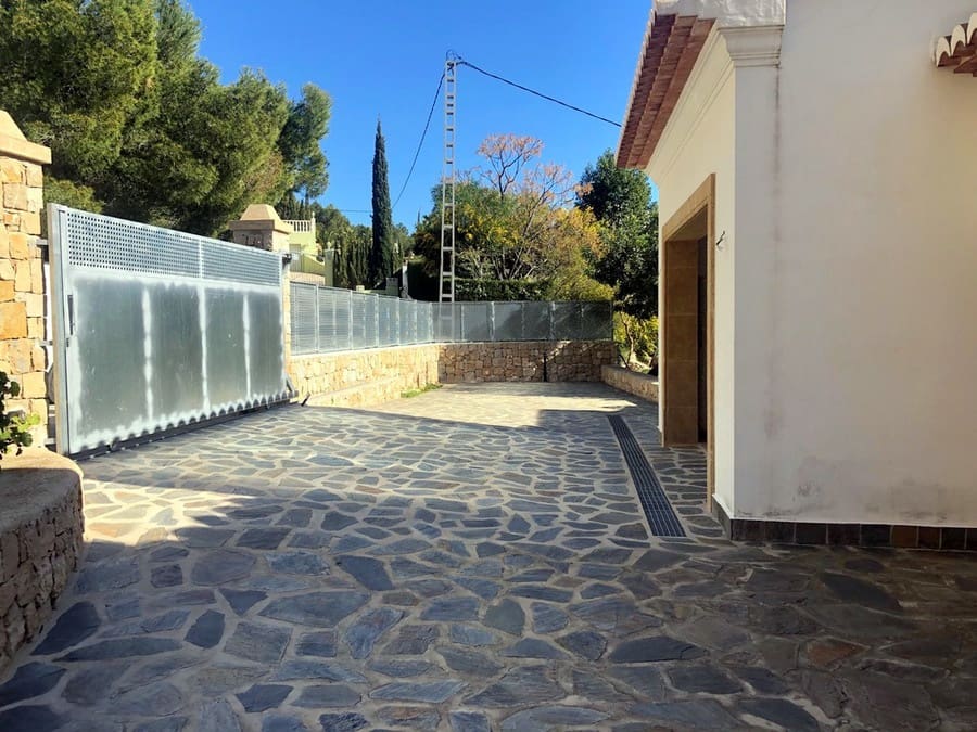6 bedroom Villa for sale in Javea / Xabia with pool garage - € 1,145,000 (Ref: 8260423)