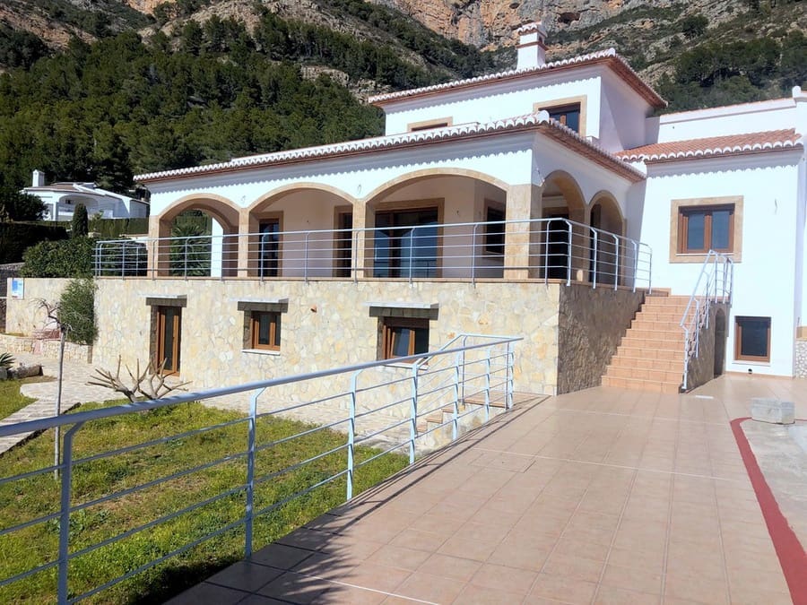 6 bedroom Villa for sale in Javea / Xabia with pool garage - € 1,145,000 (Ref: 8260423)