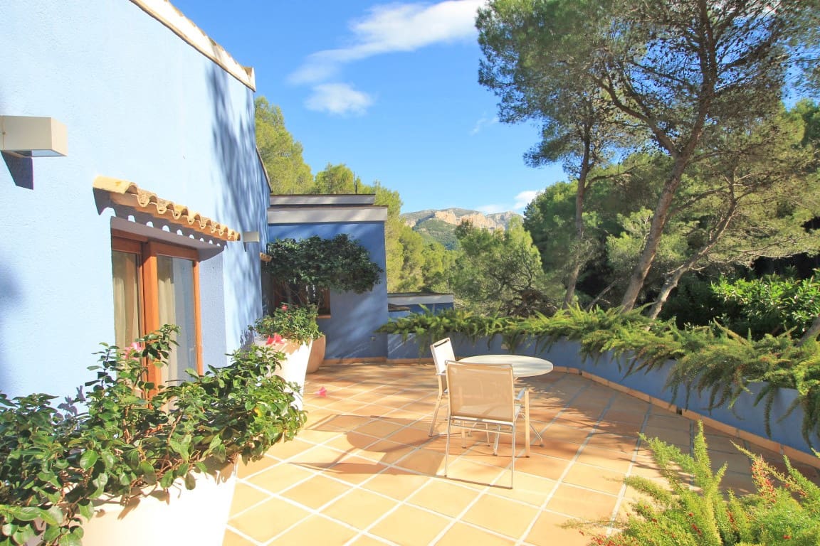 6 bedroom Villa for sale in Denia with pool - € 2,495,000 (Ref: 8260427)