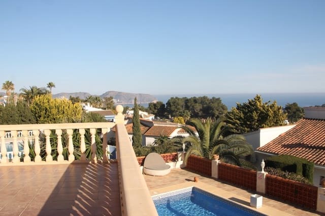 4 soverom Villa til salgs i Moraira, Teulada-Moraira med svømmebasseng garasje - € 1 495 000 (Ref: 8260428)