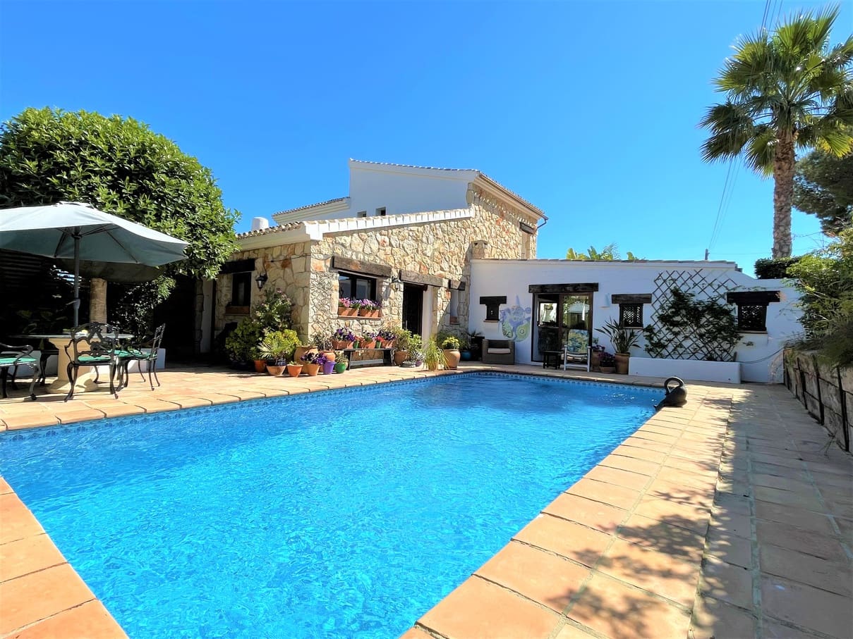 3 bedroom Villa for sale in Moraira with pool garage - € 850,000 (Ref: 8260441)
