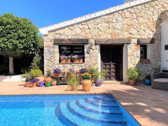 3 soveværelse Villa til salg i Moraira, Teulada-Moraira med swimmingpool garage - € 850.000 (Ref: 8260441)