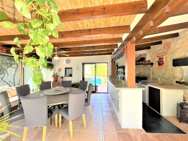 3 soveværelse Villa til salg i Moraira, Teulada-Moraira med swimmingpool garage - € 850.000 (Ref: 8260441)