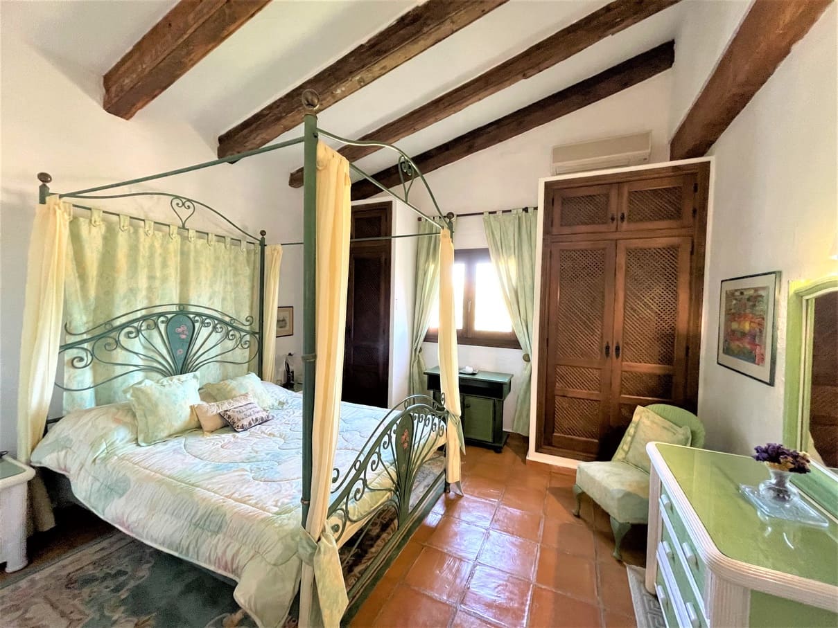 3 bedroom Villa for sale in Moraira with pool garage - € 850,000 (Ref: 8260441)