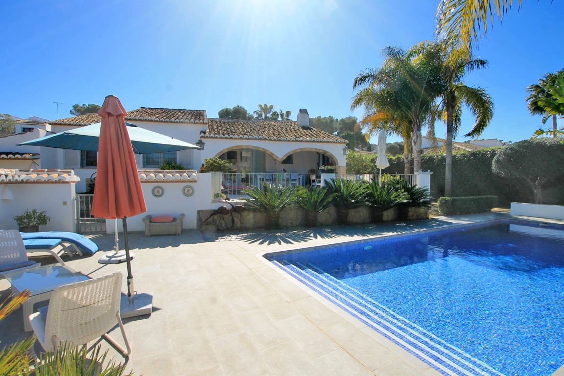 5 makuuhuone Huvila myytävänä paikassa Javea / Xabia mukana uima-altaan - 1 080 000 € (Ref: 8260447)