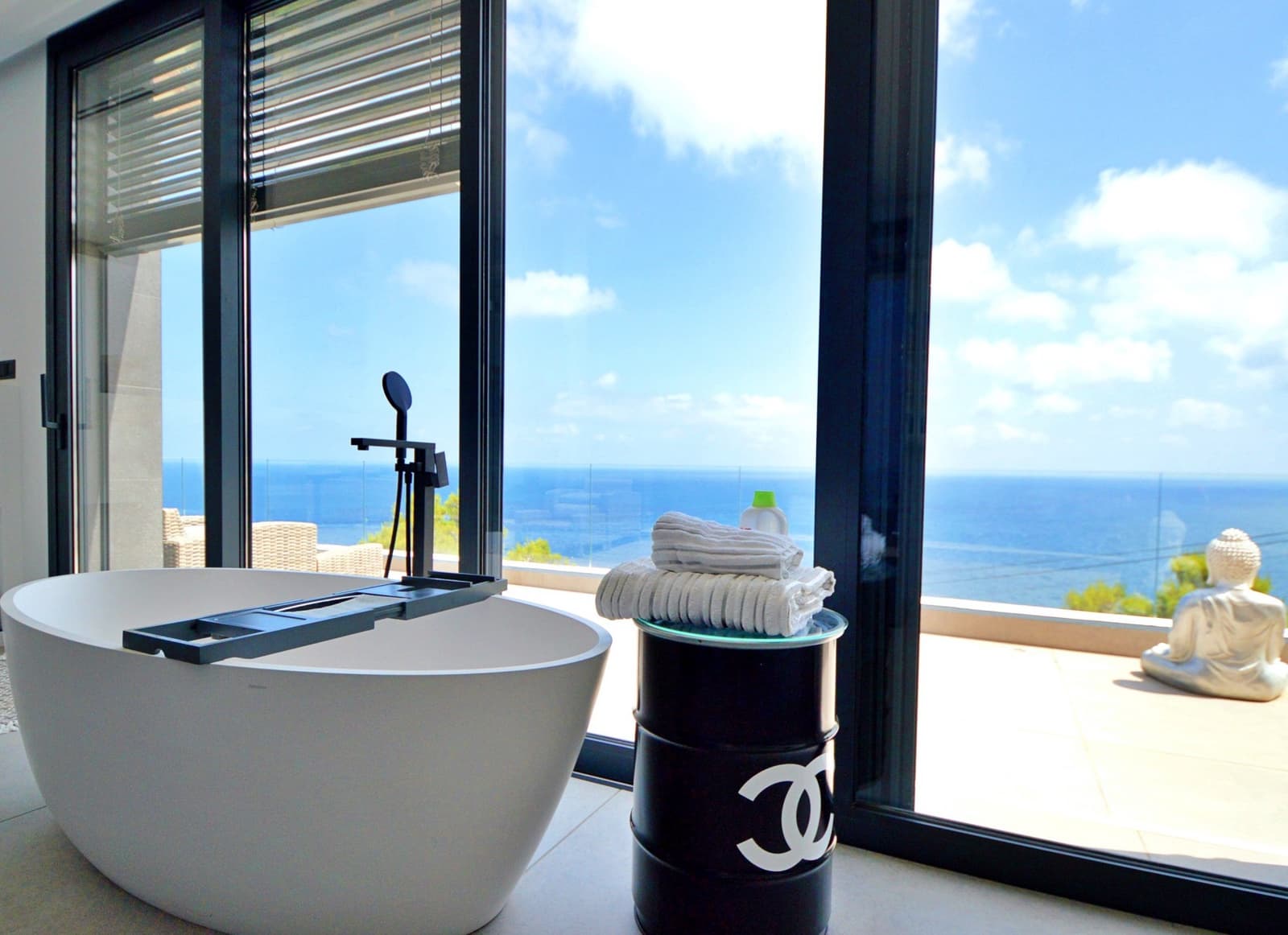 3 soveværelse Villa til salg i Ambolo med swimmingpool garage - € 4.200.000 (Ref: 8270719)