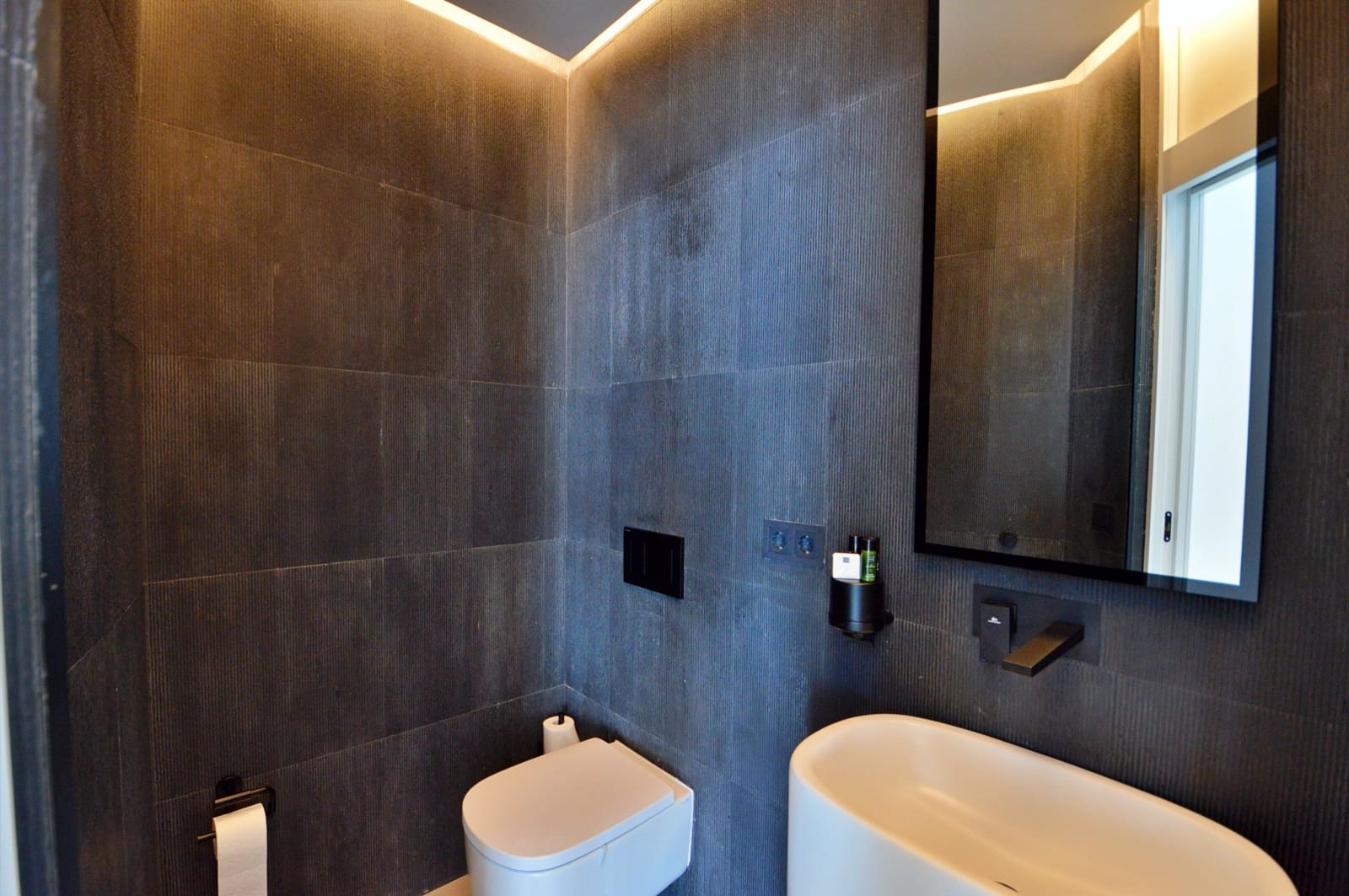 3 soveværelse Villa til salg i Ambolo med swimmingpool garage - € 4.200.000 (Ref: 8270719)