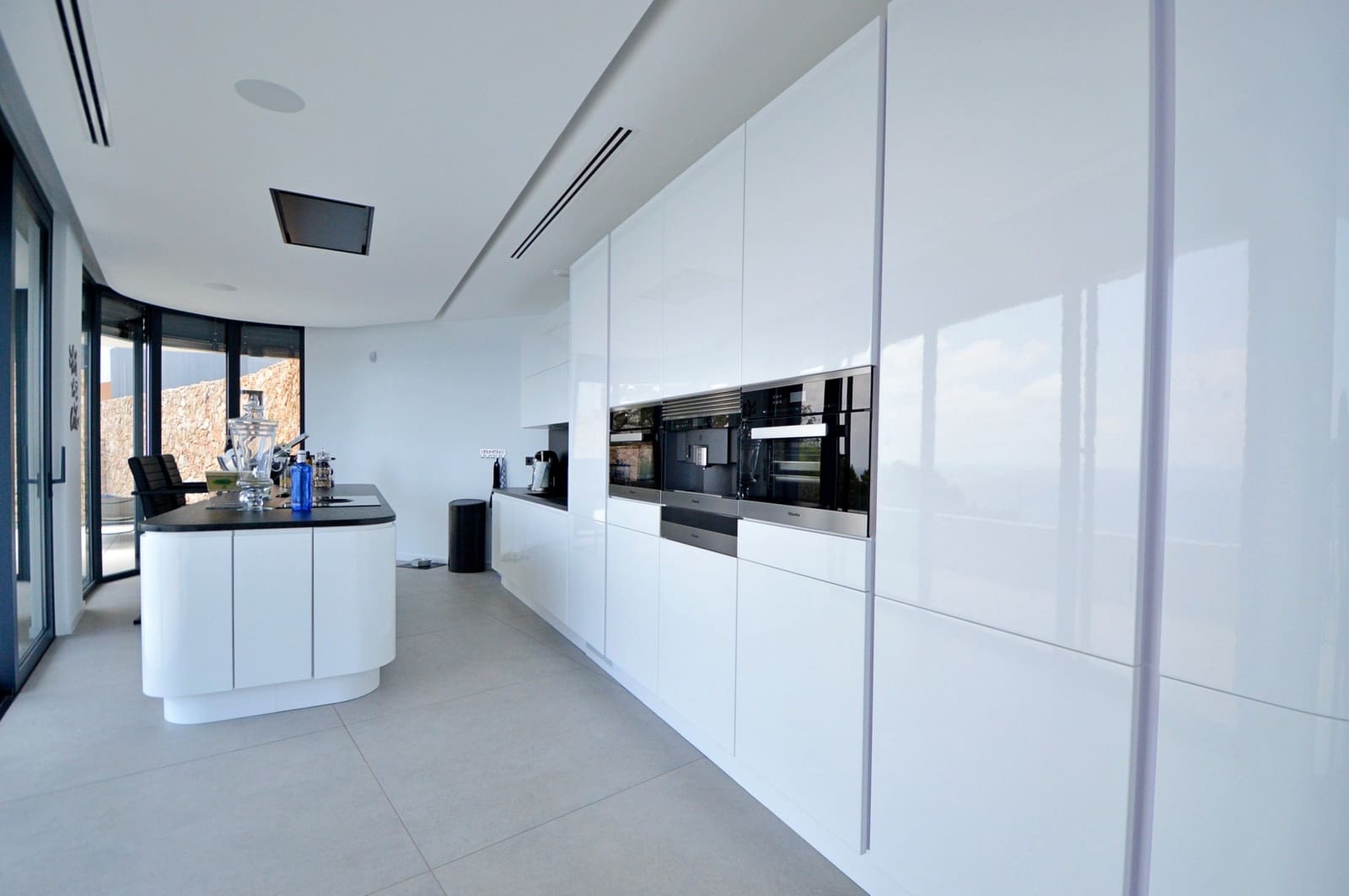 3 soveværelse Villa til salg i Ambolo med swimmingpool garage - € 4.200.000 (Ref: 8270719)