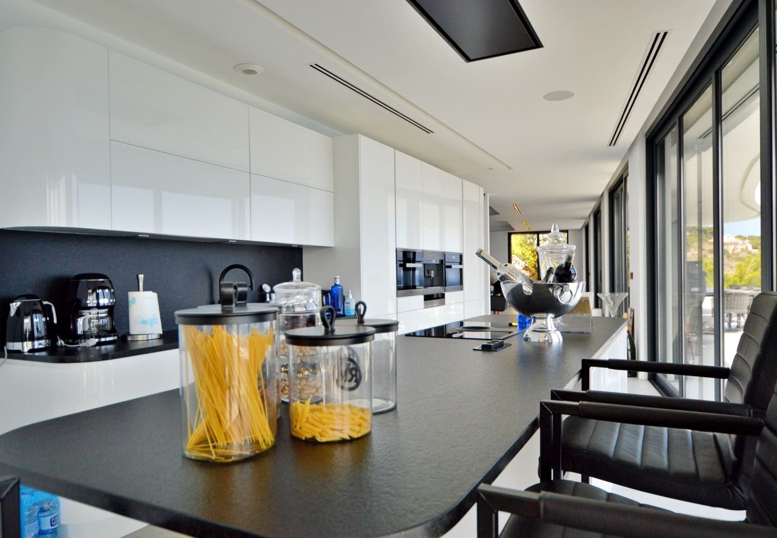 3 soveværelse Villa til salg i Ambolo med swimmingpool garage - € 4.200.000 (Ref: 8270719)