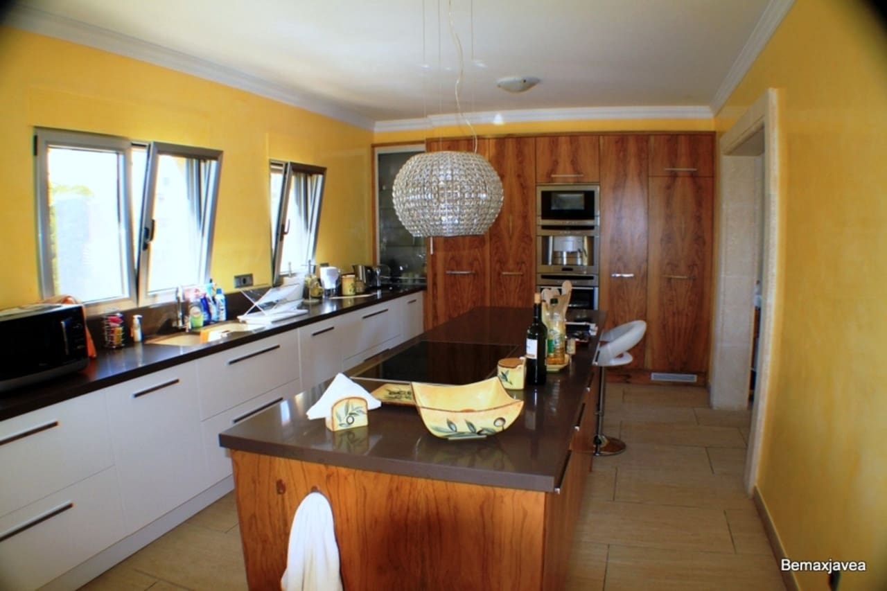 5 bedroom Villa for sale in Javea / Xabia with pool garage - € 1,215,000 (Ref: 8270727)