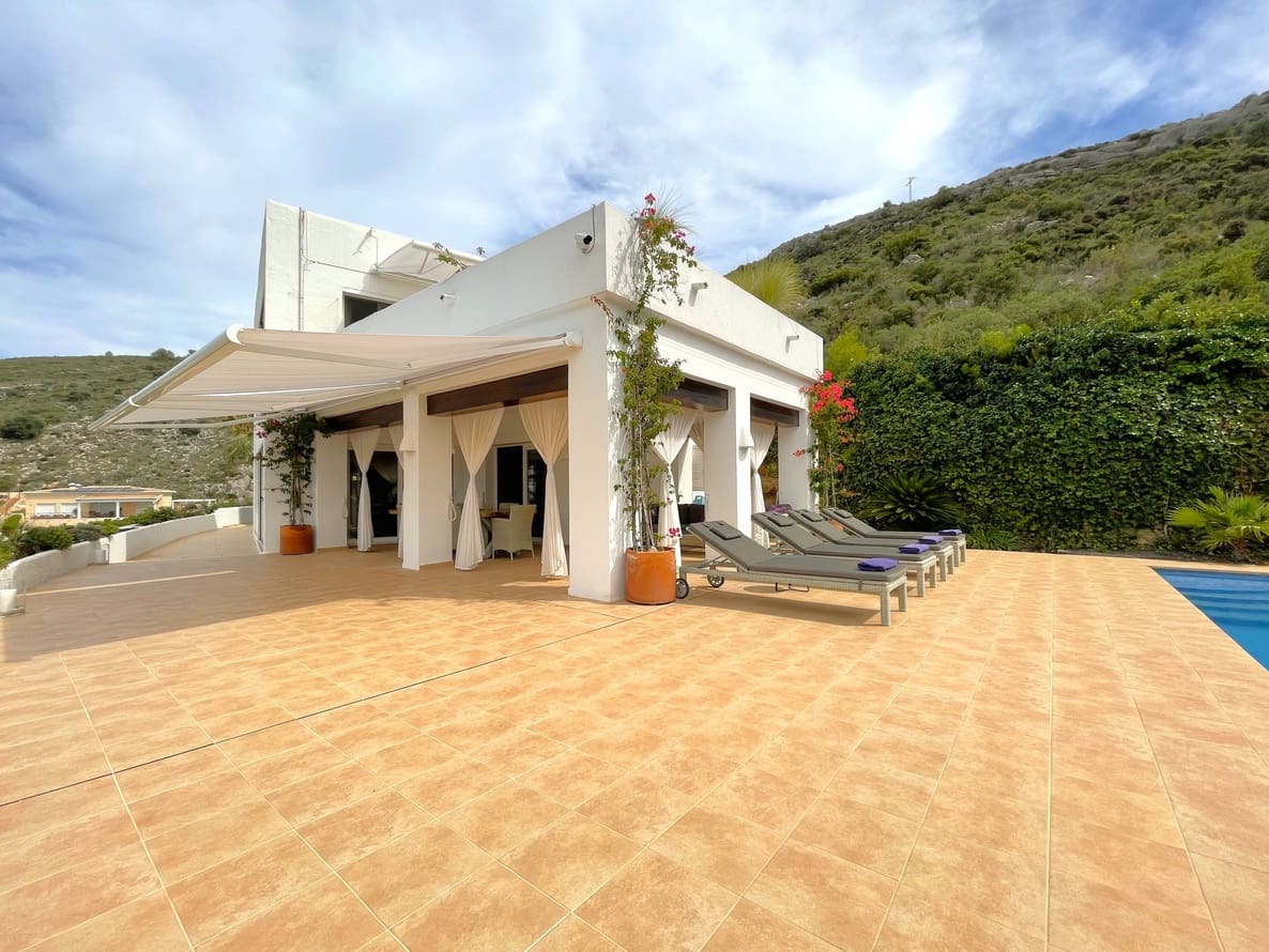 3 bedroom Villa for sale in Moraira with pool - € 1,800,000 (Ref: 8270734)
