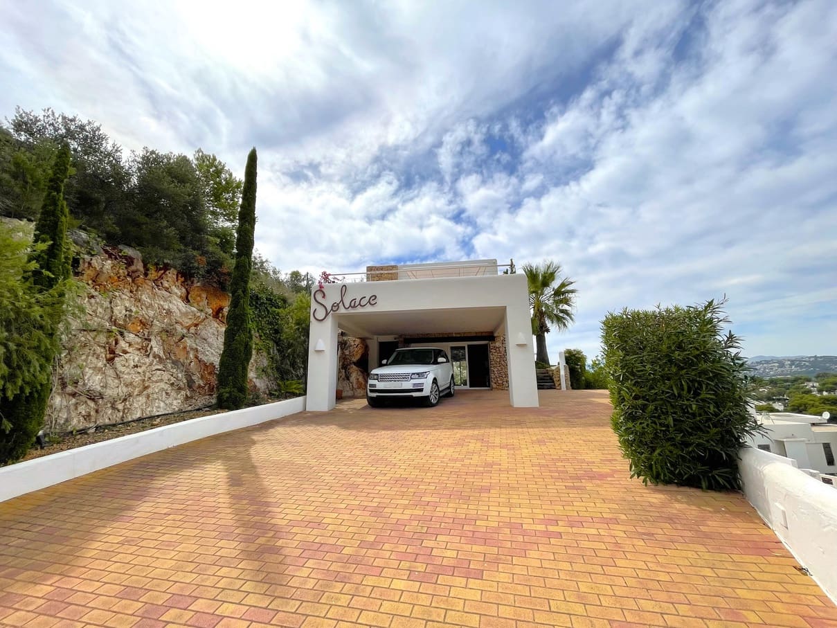 3 bedroom Villa for sale in Moraira with pool - € 1,800,000 (Ref: 8270734)