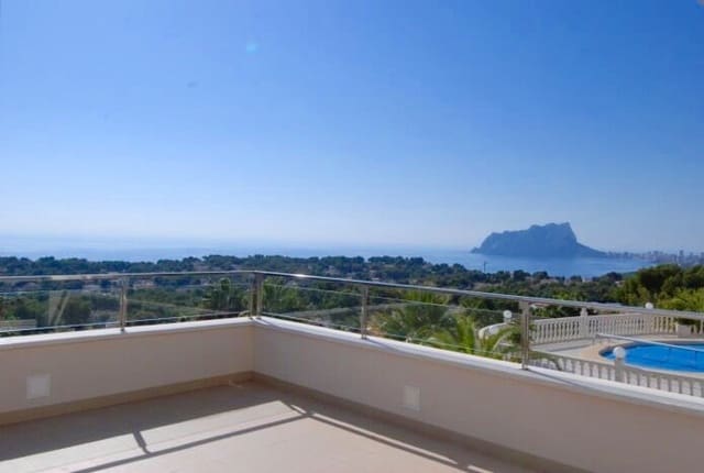 Chalet de 4 habitaciones en Moraira, Teulada-Moraira en venta con piscina - 2.180.000 € (Ref: 8270750)