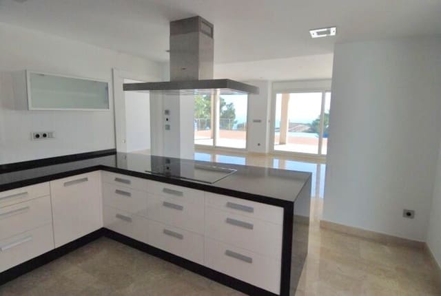 Chalet de 4 habitaciones en Moraira, Teulada-Moraira en venta con piscina - 2.180.000 € (Ref: 8270750)
