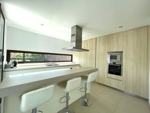 4 soverom Villa til salgs i Moraira, Teulada-Moraira med svømmebasseng garasje - € 995 000 (Ref: 8270752)