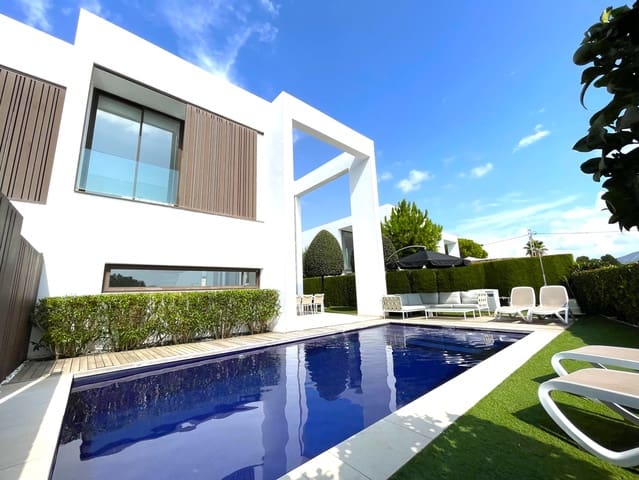 4 soverom Villa til salgs i Moraira, Teulada-Moraira med svømmebasseng garasje - € 995 000 (Ref: 8270752)