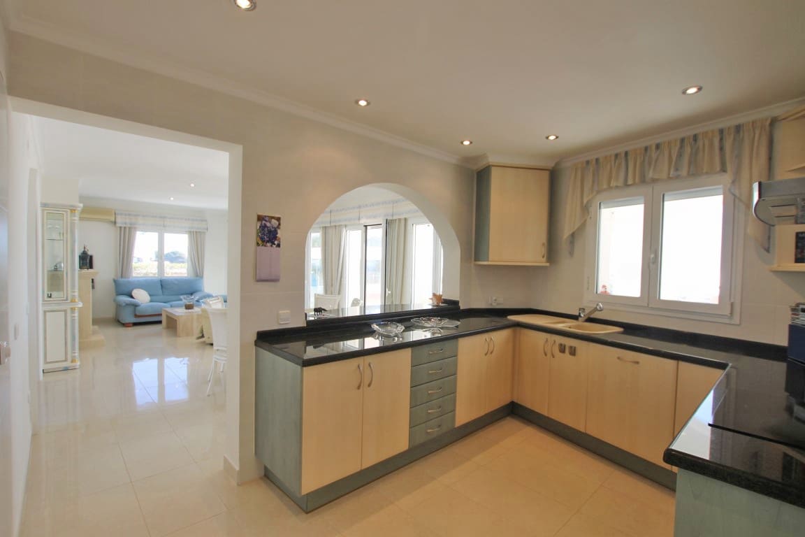 4 bedroom Villa for sale in Javea / Xabia with pool garage - € 2,250,000 (Ref: 8270760)