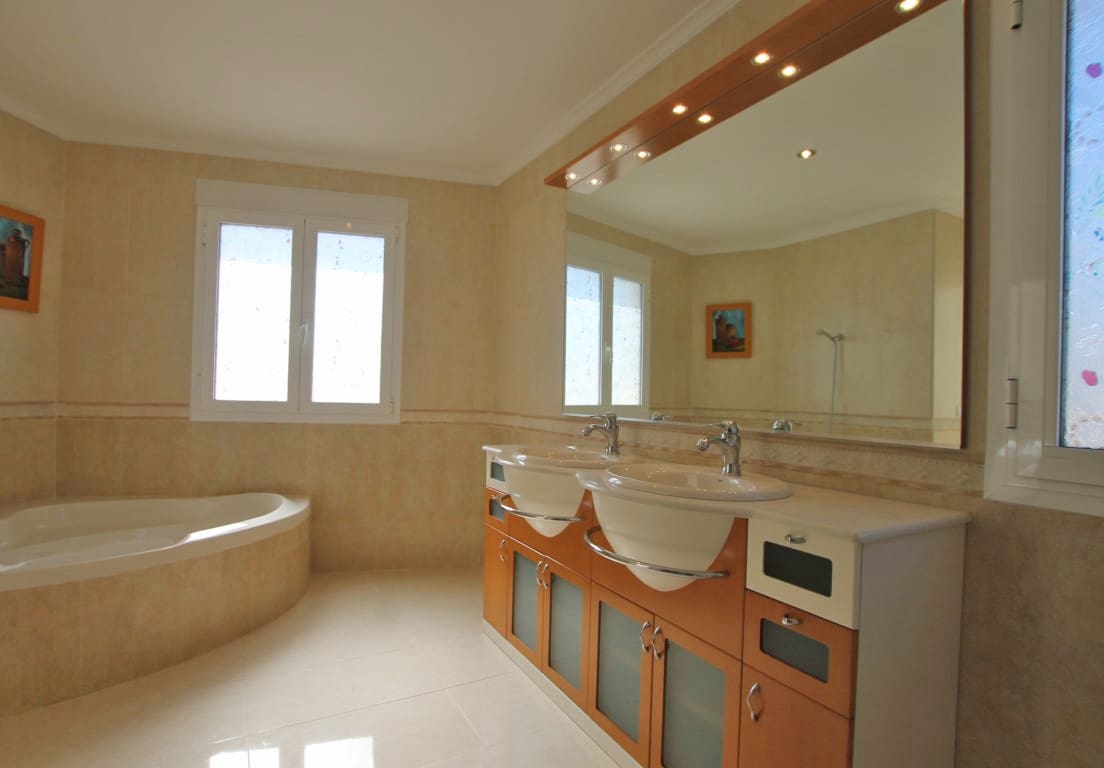 4 bedroom Villa for sale in Javea / Xabia with pool garage - € 2,250,000 (Ref: 8270760)