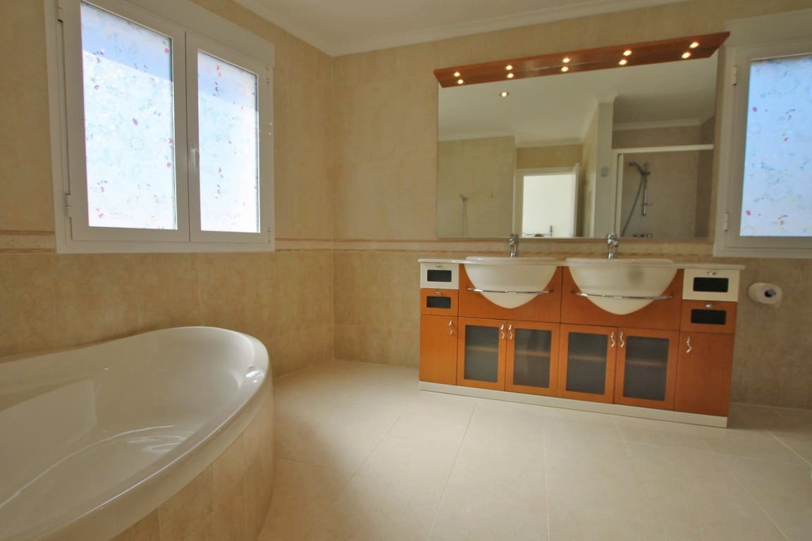 4 bedroom Villa for sale in Javea / Xabia with pool garage - € 2,250,000 (Ref: 8270760)