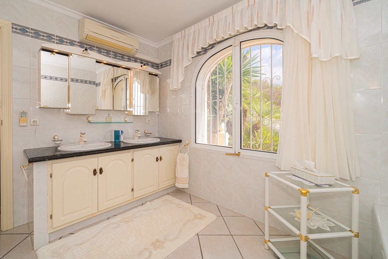 Chalet de 4 habitaciones en Moraira en venta con piscina garaje - 1.900.000 € (Ref: 8271666)