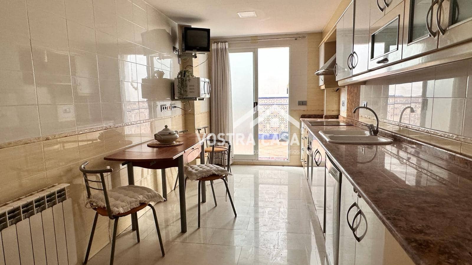 5 chambre Maison de Ville à vendre à Requena avec garage - 190 000 € (Ref: 8431495)
