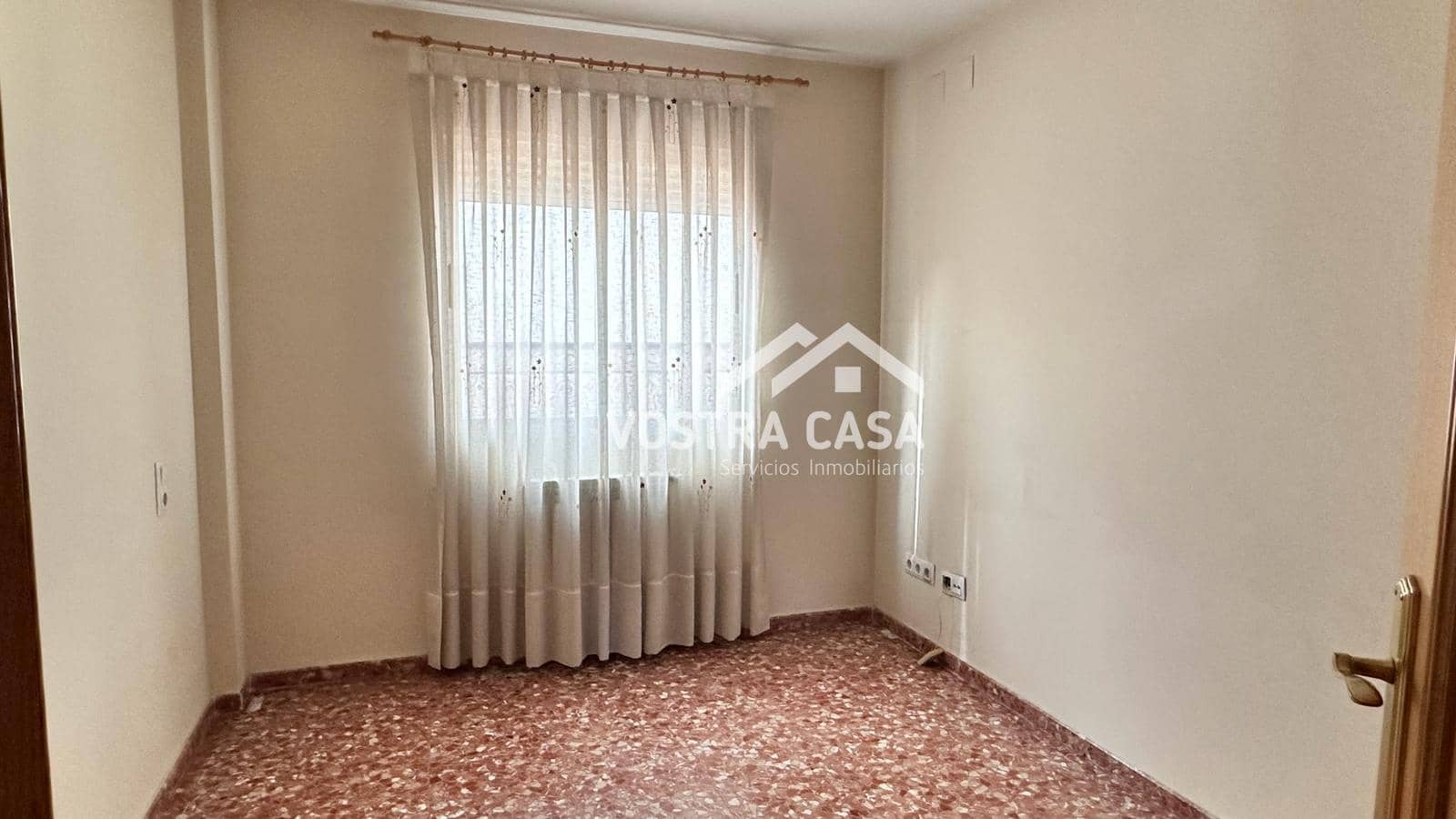 5 chambre Maison de Ville à vendre à Requena avec garage - 190 000 € (Ref: 8431495)