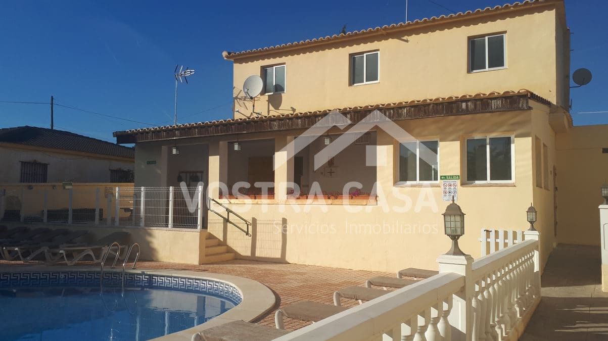 Villa zu verkaufen in Godelleta mit Pool - 550.000 € (Ref: 8431572)
