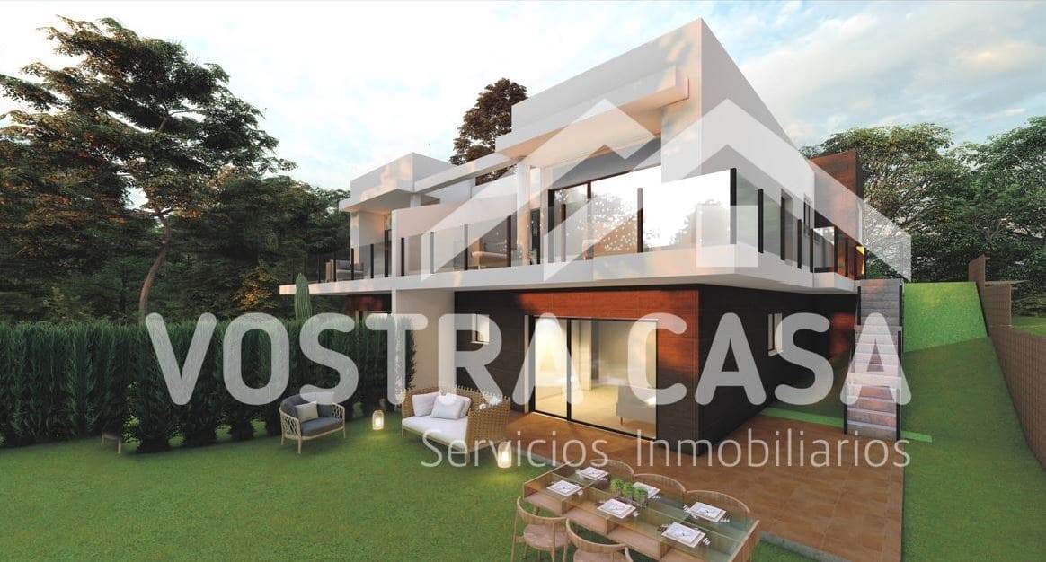 Pareado de 4 habitaciones en Chiva en venta - 483.000 € (Ref: 8458596)