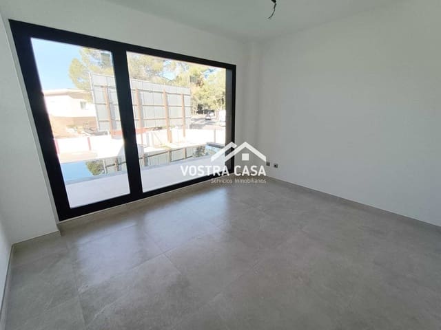 4 slaapkamer Halfvrijstaande villa te koop in Chiva - € 394.000 (Ref: 8788070)