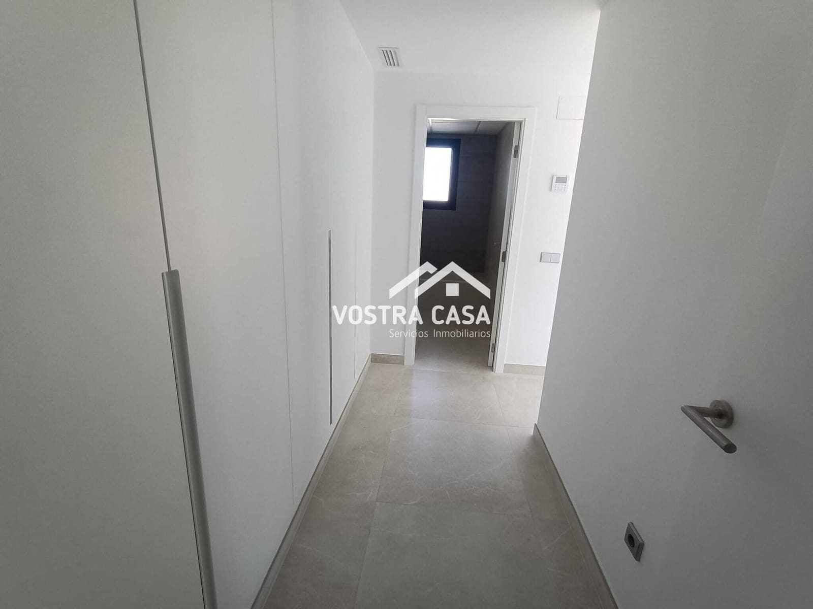 Villa/Maison Semi-Mitoyenne de 4 chambres à louer à Chiva - 2 200 € (Ref: 9747102)