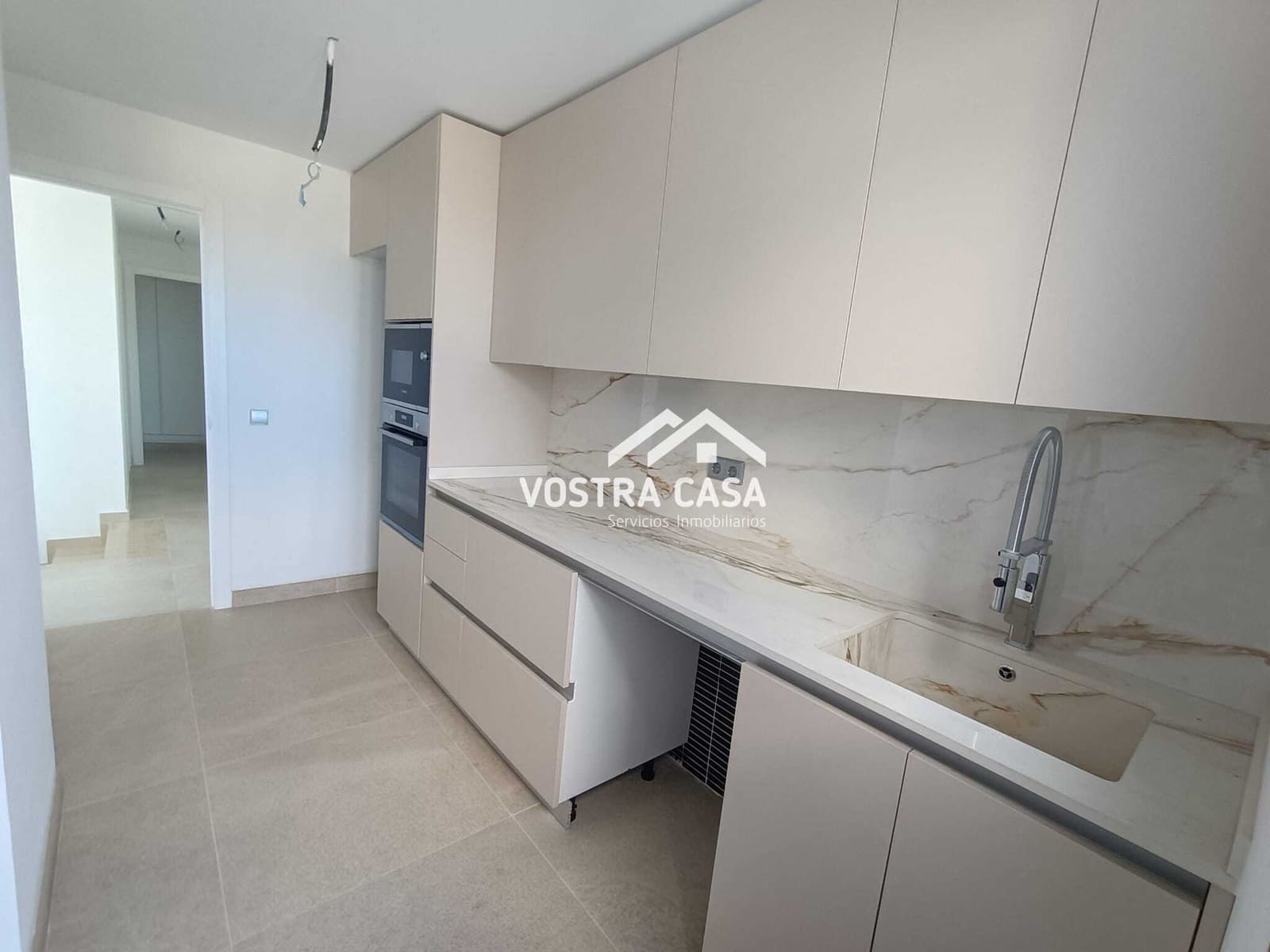 Villa/Maison Semi-Mitoyenne de 4 chambres à louer à Chiva - 2 200 € (Ref: 9747102)