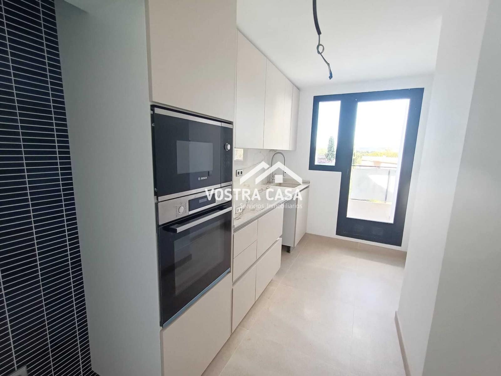 Villa/Maison Semi-Mitoyenne de 4 chambres à louer à Chiva - 2 200 € (Ref: 9747102)