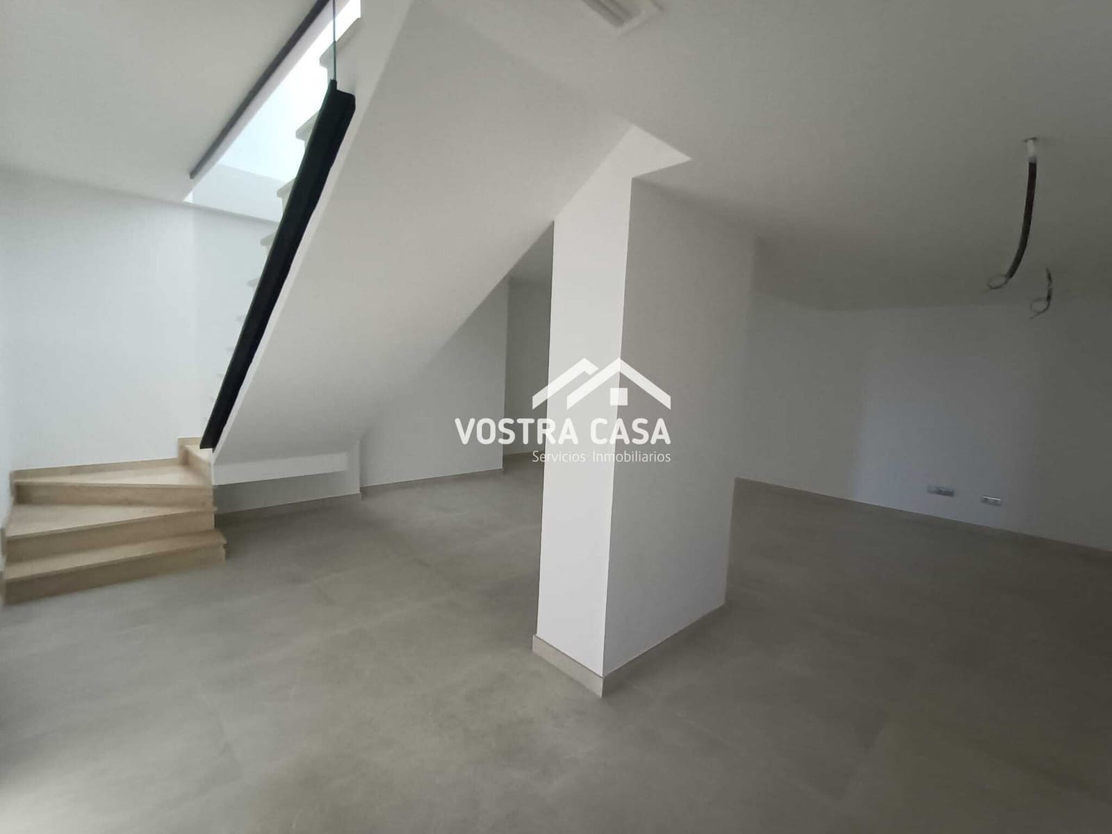 Villa/Maison Semi-Mitoyenne de 4 chambres à louer à Chiva - 2 200 € (Ref: 9747102)
